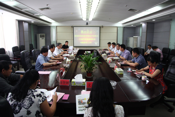 洽谈会现场。.jpg