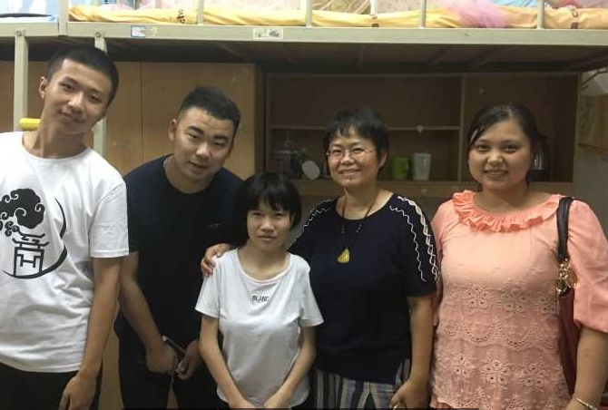 1508119631407008522.png 到寝室看望新生.png