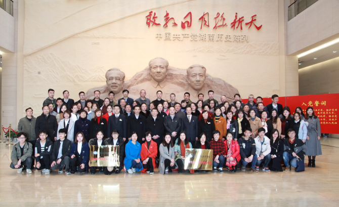 1513913548400056811.png 全体人员合影.png