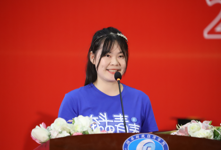 1655456627737086116.png 毕业生发言 马海彬摄.png