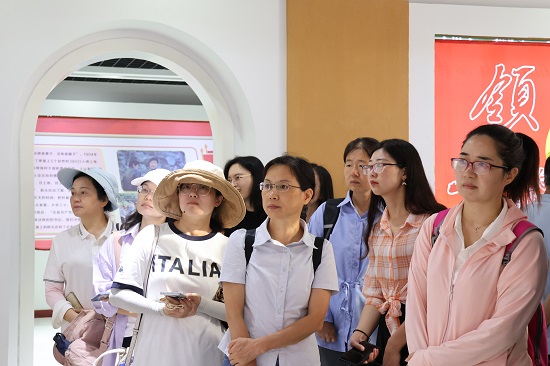 1691401661068045003.jpg 参观回龙精神展览室照片.jpg