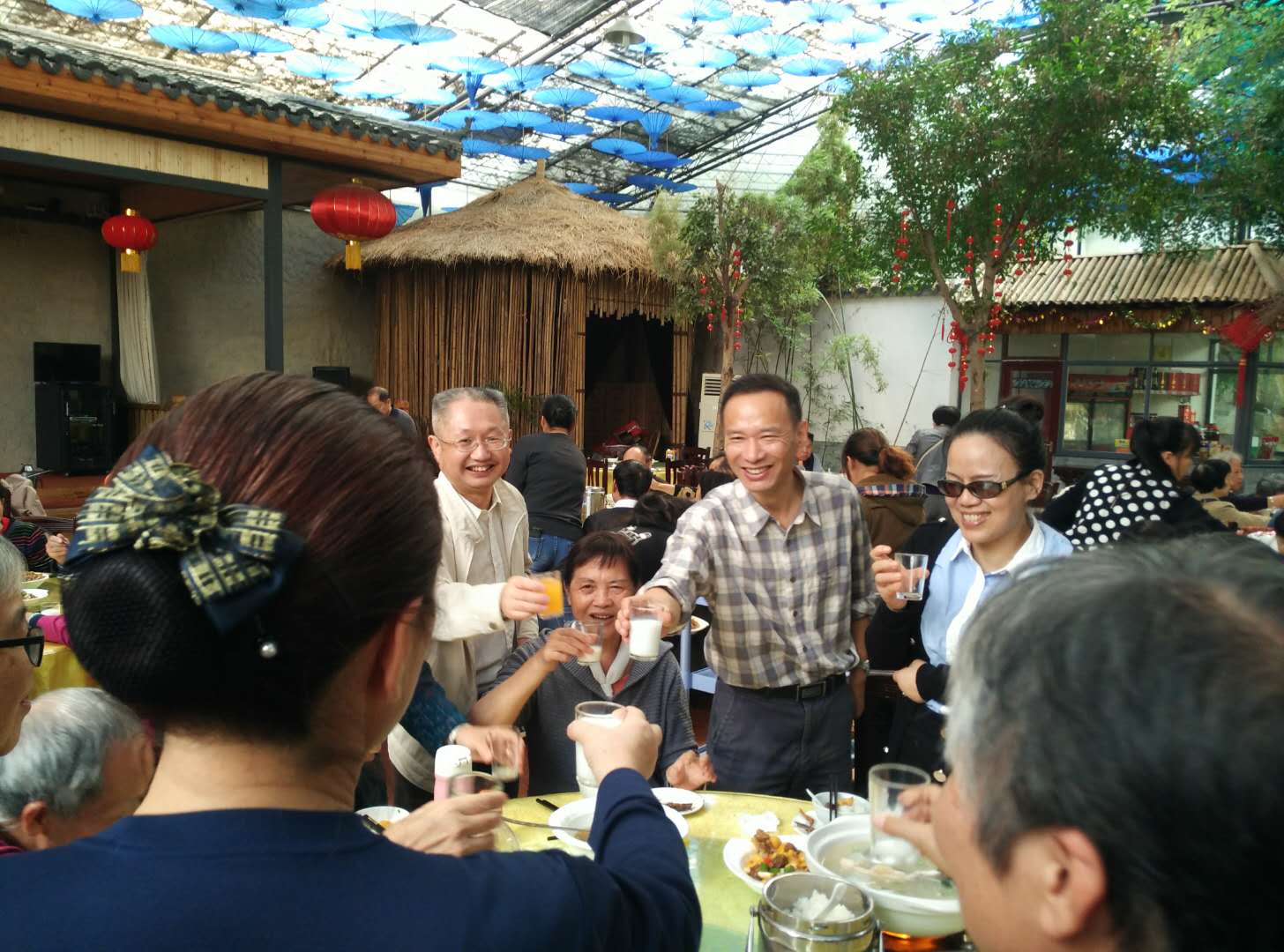 1509108553719045964.jpg 重阳节晏书记.jpg