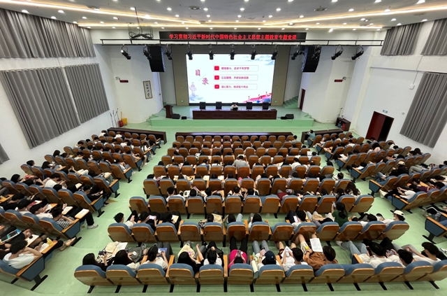 讲课现场照片.jpg