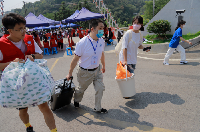 1663059758707078486.png 肖帮助学生.png