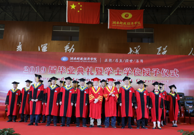 1561114777859070030.png 主礼教授 邓.png