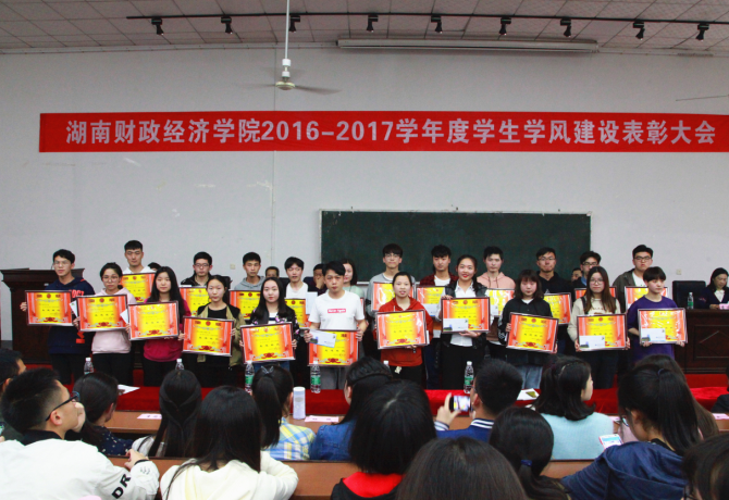 1522404819515055555.png 先进班级获得者.png