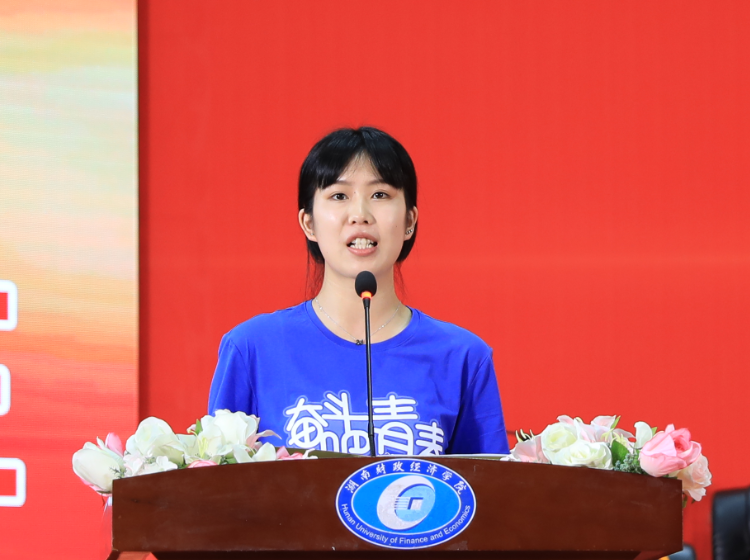 1655456509968050473.png 毕业生代表1.png