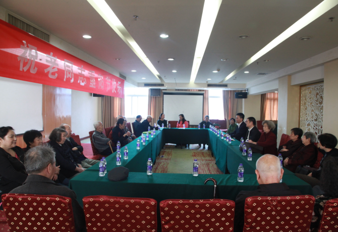 1509348815349023139.png 会议现场.png