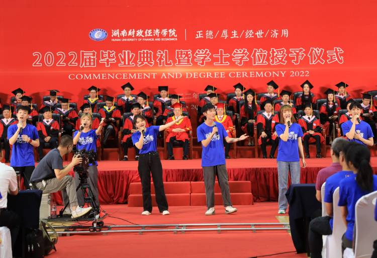 1655455374783094960.png 毕业生演唱.png