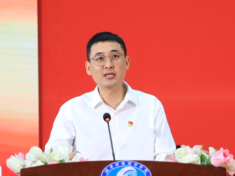1655456467790047793.png 教师代表.png