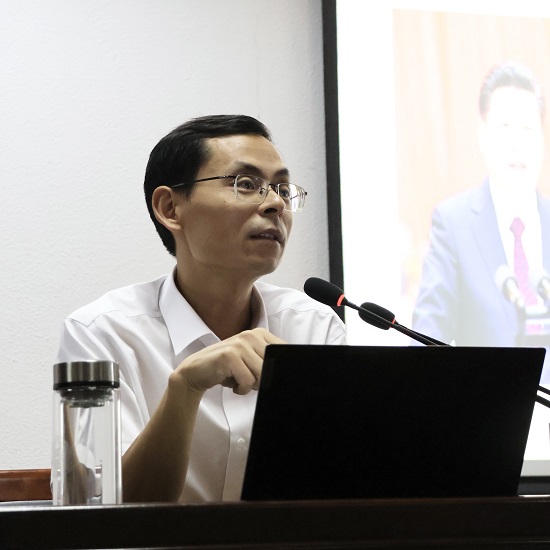 1691401536215013941.jpg 王春亮老师作专题报告照片.jpg